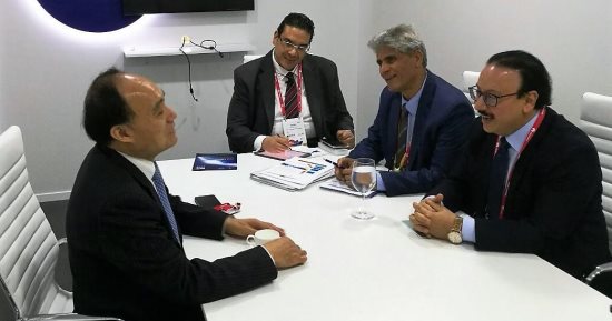 وزير الاتصالات يبحث التعاون مع شركات عالمية تقديم حلول لإدارة المدن الذكية 