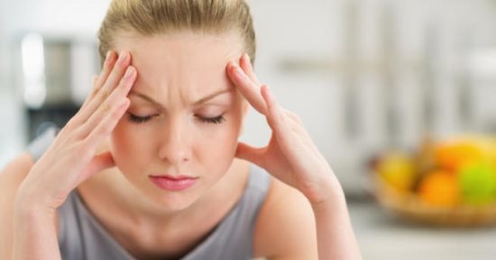 اسباب الصداع تشمل تناول الايس كريم وأمراض مختلفة