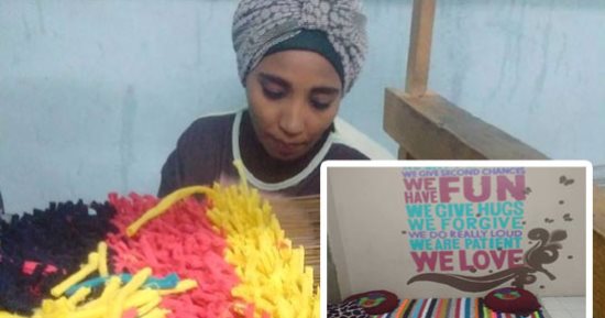 صور.. المرأة الصعيدية تبدع على "النول" بأنامل ذهبية.. سيدات يبدعن تحفا فنية بالحرف اليدوية.. فتيات الأقصر وقنا يتألقن فى صناعة وزخرفة ملابس الزفاف والمفارش بأسعار تناسب الجميع.. زينب حيدر: طلب كبير على منتجاتنا