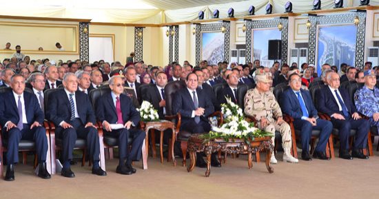 السيسي يكلف بتشكيل لجنة عليا لمتابعة شبكة السكة الحديد والتفتيش على الجرارات