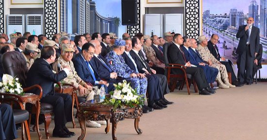 السيسي يوجه الحكومة بإنهاء إجراءات التأمين على "عمال اليومية" خلال 15 يوما