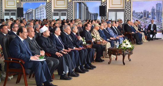 الرئيس السيسي يستمع لشرح وزير الإسكان حول مخطط مدينة العلمين الجديدة