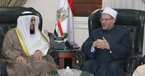 المفتى يبحث مع وفد رفيع المستوى من وزارة الأوقاف الكويتية التعاون الدينى