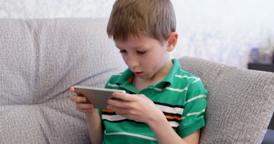 PhoneKid هاتف ذكى جديد مخصص للأطفال يسمح للأباء بالتحكم فيه عن بعد