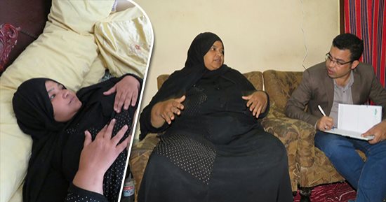 صور.. قصة حب فى ظل المرض.. صابرين تحتاج لعملية فى الخارج بعد إزالة جدار بطنها بالكامل.. والزوج مصاب بتليف الكبد يرفض الحديث عن نفسه.. ويؤكد: أم العيال أولى.. والأطباء: مفيش جراح مصرى هيجازف ويعمل العملية