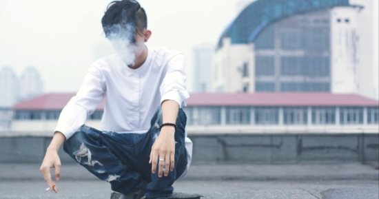 الخوف من الضحك أو حضور الأفراح قد يصل إلى حد المرض 