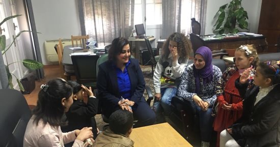 نائب وزير الزراعة تستقبل أطفال روضة الزاوية الجديدة فى مقر الوزارة بالدقى