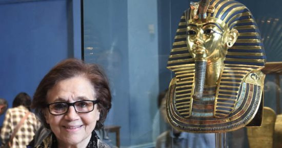 جميلة بوحيرد تطمئن على المتحف الكبير وتوت عنخ آمون
