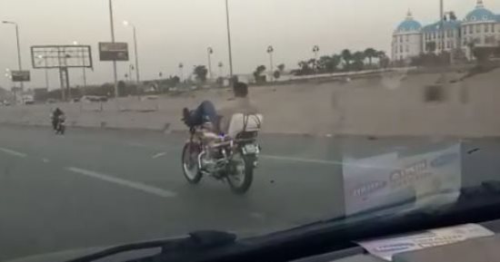 روشتة قيادة "الاسكوتر والموتوسيكل" بشكل آمن لتجنب الحوادث الخطرة