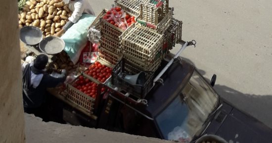 صور.. شكوى من ارتفاع أصوات "ميكرفونات" الباعة الجائلين فى القطامية