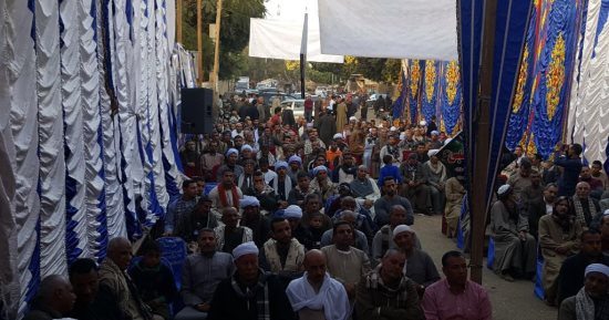 فيديو وصور.. أهالى قرية بنى زيد الأكراد بأسيوط ينظمون مؤتمرا لدعم السيسى