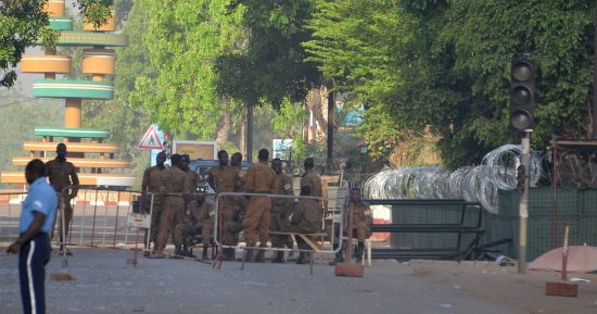 مقتل أكثر من 10 جنود فى هجوم على وحدة عسكرية بشمال بوركينا فاسو
