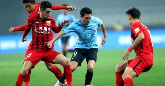 رئيس نادٍ صينى يعلن موعد عودة الدورى المحلى بعد تراجع إصابات كورونا