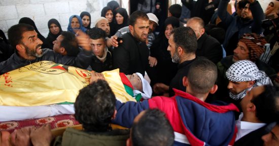 تشييع جثمان مزارع فلسطينى بعد استشهاده برصاص الاحتلال الإسرائيلى (صور)