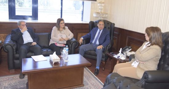 وزير الصحة و3 وزراء يبحثون تشكيل مقرات هيئات قانون التأمين الصحى الجديد