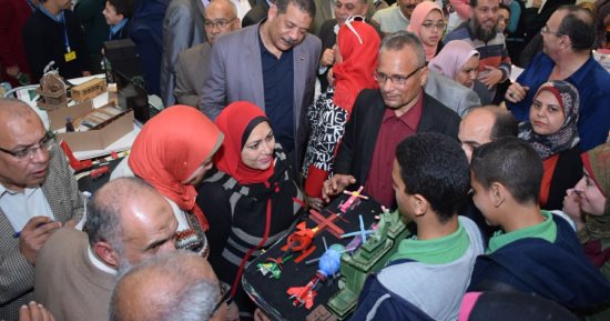 صور.. معرض لإنجازات الرئيس السيسى بمديرية تعليم الإسكندرية