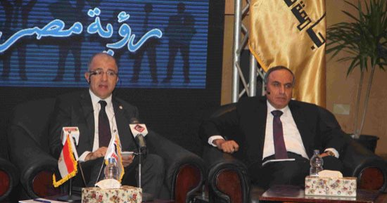 نقيب الصحفيين: ما يقوم به الجيش فى سيناء "حاجة تفوق الخيال" (صور)