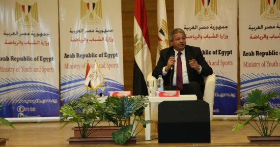حوار ساخن بين وزير الرياضة ومشجعى الزمالك على فيس بوك