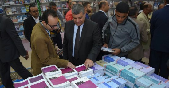 رئيس جامعة سوهاج يفتتح المعرض التاسع للكتاب