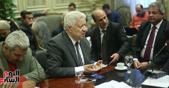 فرج عامر لمرتضى منصور: وزير الشباب داعم للرياضة.. ورئيس الزمالك يرد: كنت بحبه