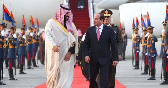 "محمد بن سلمان نوَّر مصر"..مظاهرة حب مصرية سعودية بمواقع التواصل مع زيارة ولى العهد..الخارجية السعودية تبرز اللقاء عبر حسابها.. مغردون:حفظ الله البلدين حكومة وشعبا.. ويؤكدون:زيارة الكاتدرائية أهم رسالة