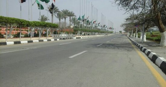 صور.. أعلام مصر والسعودية تزين طريق مطار القاهرة استعدادا لوصول ولى العهد