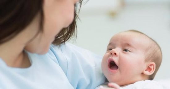 ماتستهونيش بالأنفلونزا.. تعرفى على مضاعفاتها الصحية على رضيعك وطرق الوقاية 