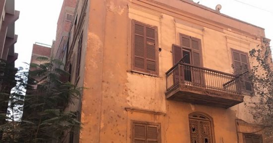عقار آيل للسقوط يهدد المارة ببنى سويف.. ومطالبات بسرعة إزالته