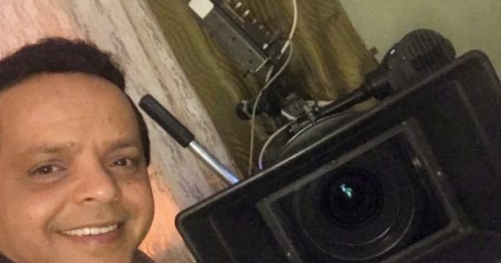محمد هنيدى يعلق على صورته من "أرض النفاق": المكياج مكبرنى بتاع 43 سنة