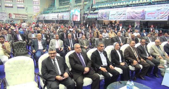 صور .. عمال شركات البترول بالسويس ينظمون مؤتمرا لتأييد الرئيس السيسى 