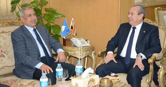 محافظ دمياط يبحث تطوير منظومة التشغيل الآلى للميناء
