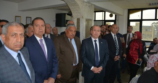 محافظ دمياط يتفقد غرفة التحكم الخاصة بشركة تداول الحاويات والبضائع