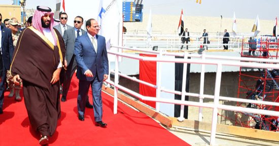 الرئيس السيسي وولى العهد السعودى يصلان منتجع "الفرسان" بالإسماعيلية