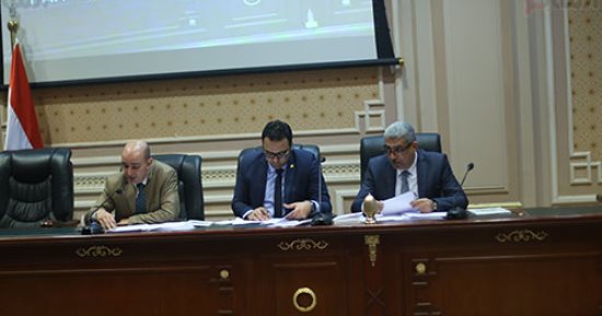بدء اجتماع "اتصالات البرلمان" لمناقشه قانون مكافحة جرائم تقنية المعلومات (صور)