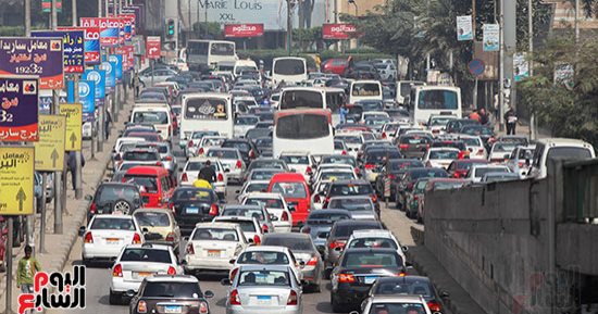 زحام مرورى بسبب أعمال تطوير إصلاحات بمحور الشهيد وشارع الثورة