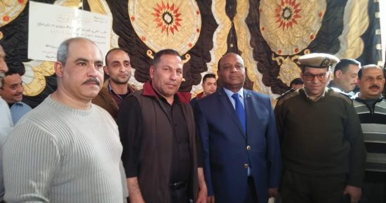 صور.. مدير أمن الغربية يتفقد طلبات الحج والعمرة لعام 2018