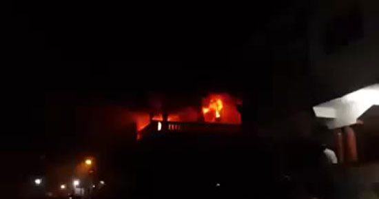 صور.. اشتعال النيران فى عدة منازل بقرية بالحامول