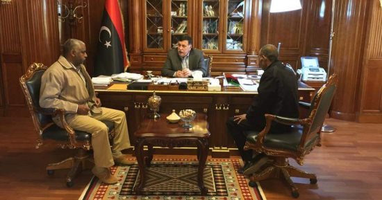 السراج يدعو آمر اللواء السادس المتمركز بسبها لتأمين الحدود الجنوبية