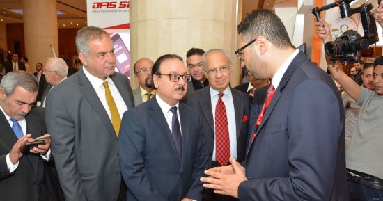 وزير الاتصالات يتفقد معرض غرفة صناعة تكنولوجيا المعلومات "وطن رقمى 5"