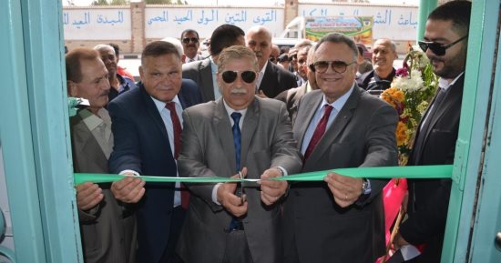 محافظ الإسماعيلية يفتتح منفذا جديدا لبيع السلع الأساسية والغذائية بحى ثان
