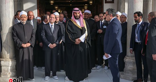 السيسي وولى العهد السعودى يستمعان لشرح من وزير الآثار عن تاريخ الأزهر