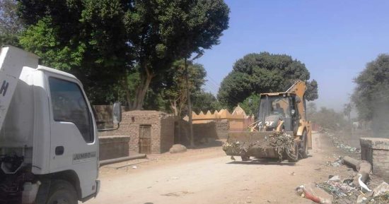 صور.. محافظ سوهاج : حملات نظافة وتجميل الشوارع بقرى مدينة طما