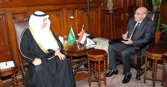 وزير الزراعة يبحث مع نظيره السعودى تعزيز الاستثمار بالمجال الزراعى