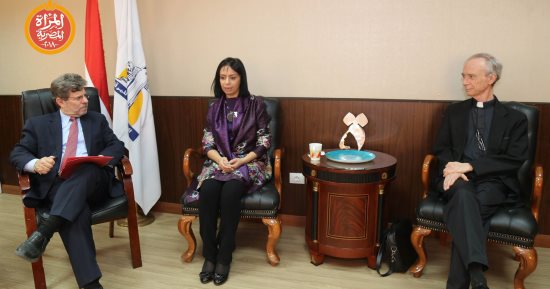 رئيسة القومى للمرأة تستقبل وفدًا من المفوضية الأمريكية للحريات الدينية الدولية