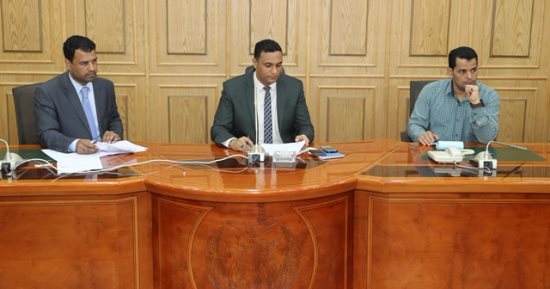 سكرتير عام محافظة المنوفية يبحث شكاوى المواطنين خلال اللقاء الأسبوعى