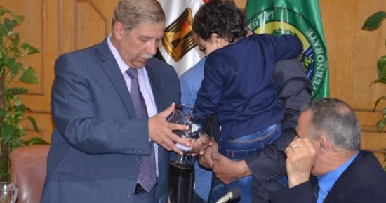 محافظ الإسماعيلية ومدير صندوق تطوير العشوائيات يشهدان قرعة إسكان لـ21 أسرة