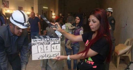 صور.. استوديو لإنتاج مقاطع فيديو مفبركة تحاكى ضربات كيمائية على مدنيين بالغوطة