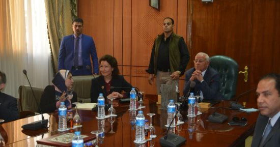 صور.. محافظ بورسعيد يعرض فرص الاستثمار على القنصل أمريكا بالإسكندرية