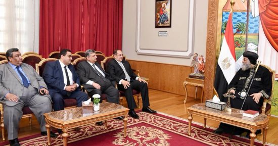 البابا تواضروس يستقبل محافظ سوهاج بالمقر البابوى بالعباسية
