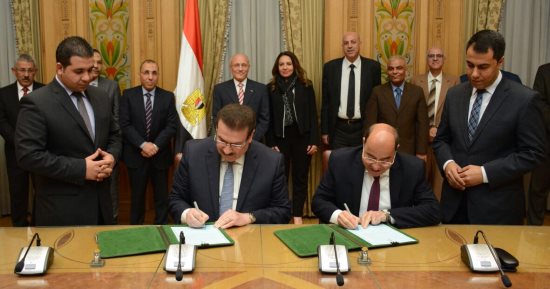 العصار يشهد توقيع بروتوكول تعاون لتصنيع العدادات الذكية